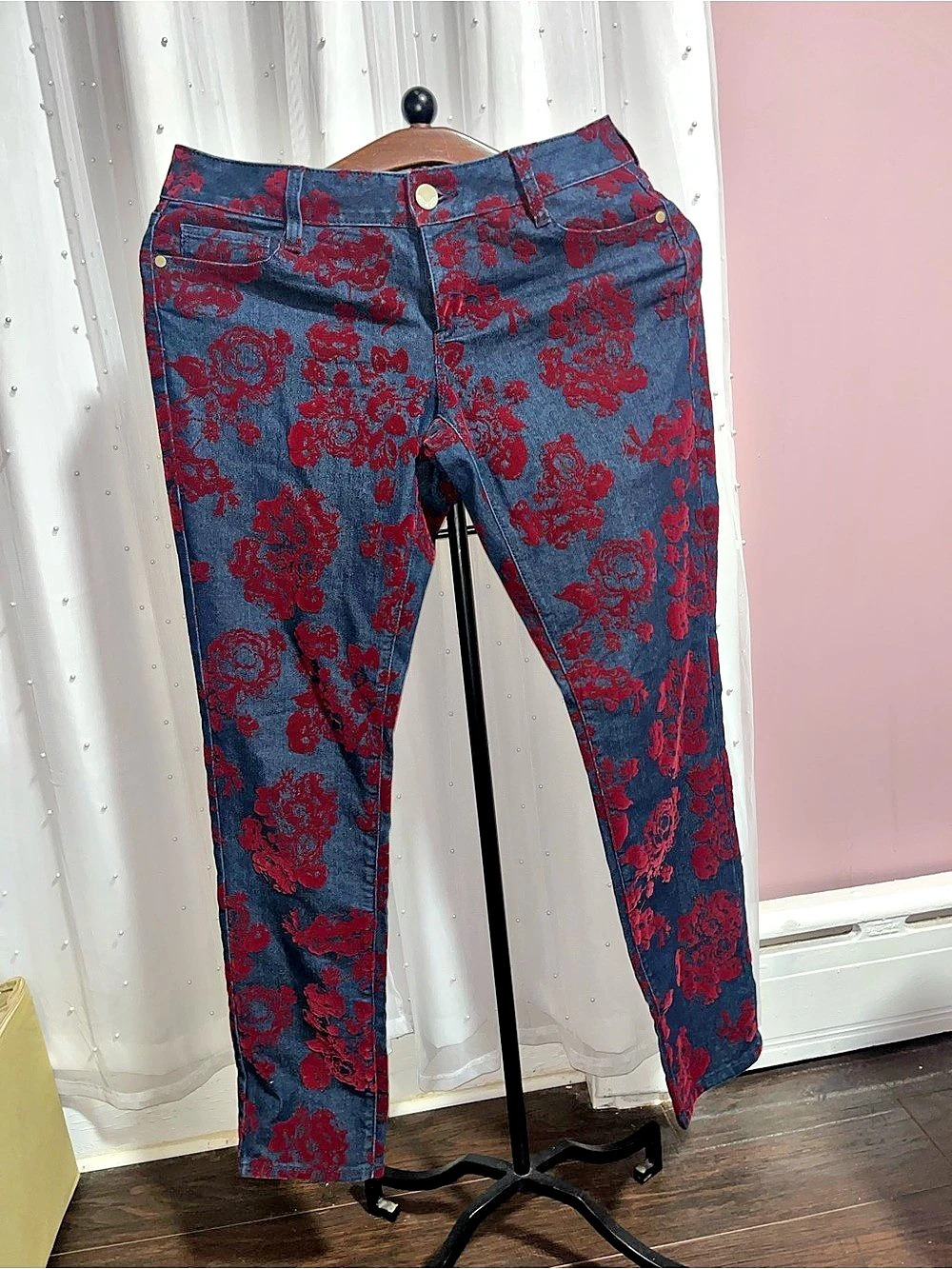 Decree Super Skinny Red Velvet Floral Blue Jeans
Waist 13